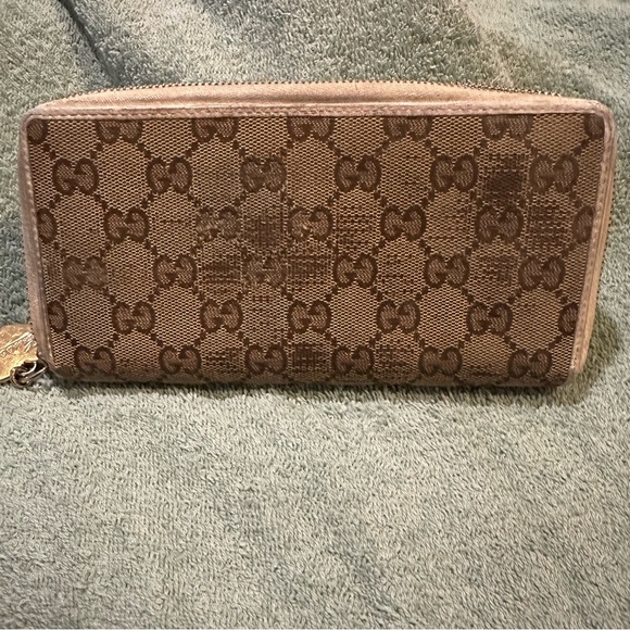 Authentic Gucci Cream Wallet - Picture 3 of 8